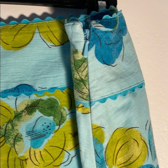 Pretty side zip lined Liz Claiborne skirt - Picture 4 of 5